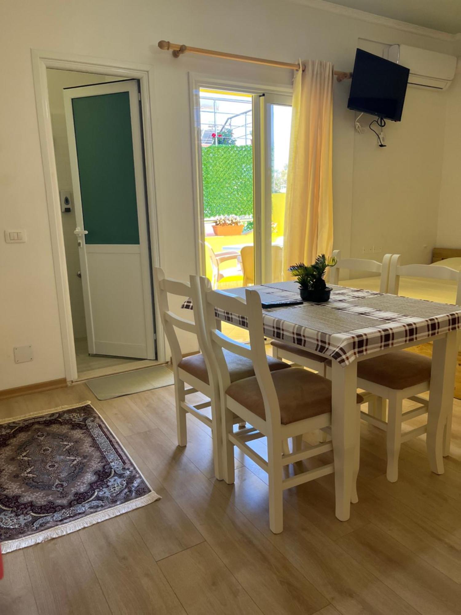 Guesthouse Kristi & Mari Vlore Exterior photo