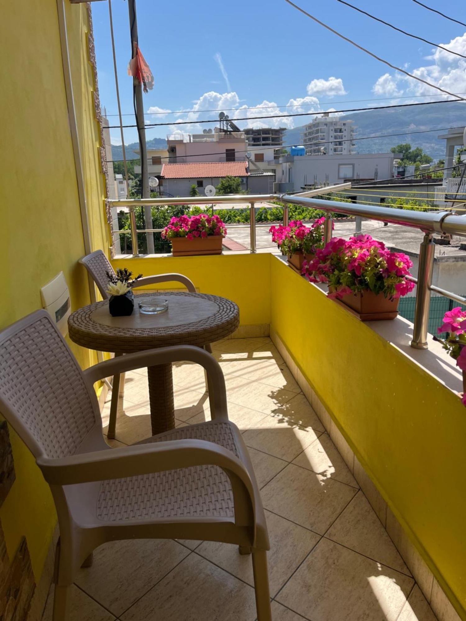 Guesthouse Kristi & Mari Vlore Exterior photo