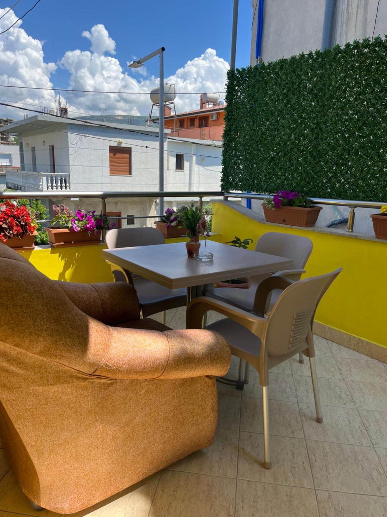 Guesthouse Kristi & Mari Vlore Exterior photo